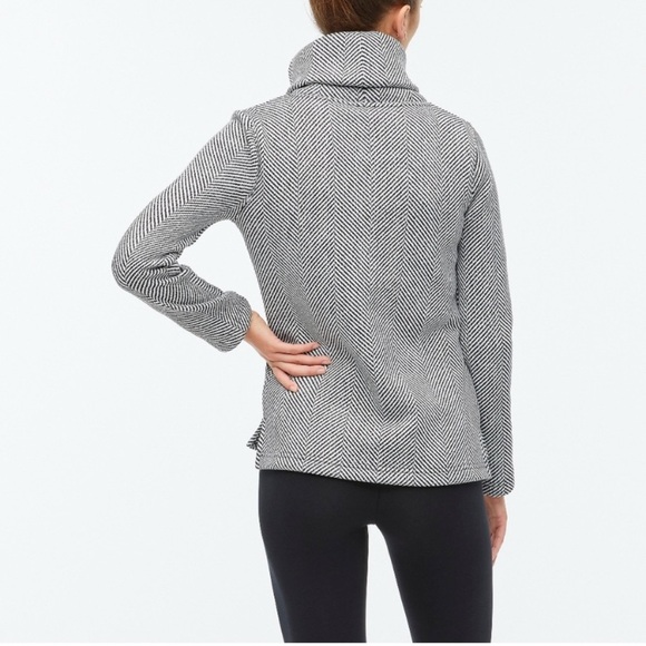 J Crew Turtleneck Sweater Black White Herringbone Stripe Sz Small Women’s EUC - Picture 3 of 8